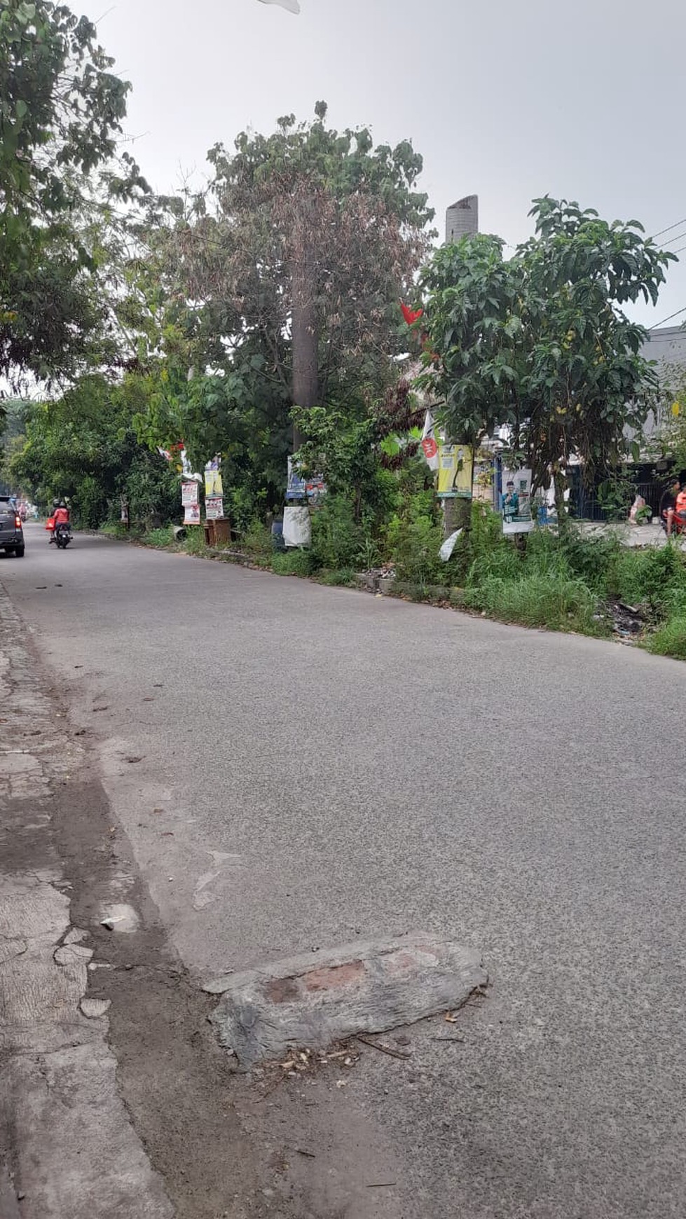 Kios Ramai Pinggir jalan raya di Taman Narogong Indah, Bekasi