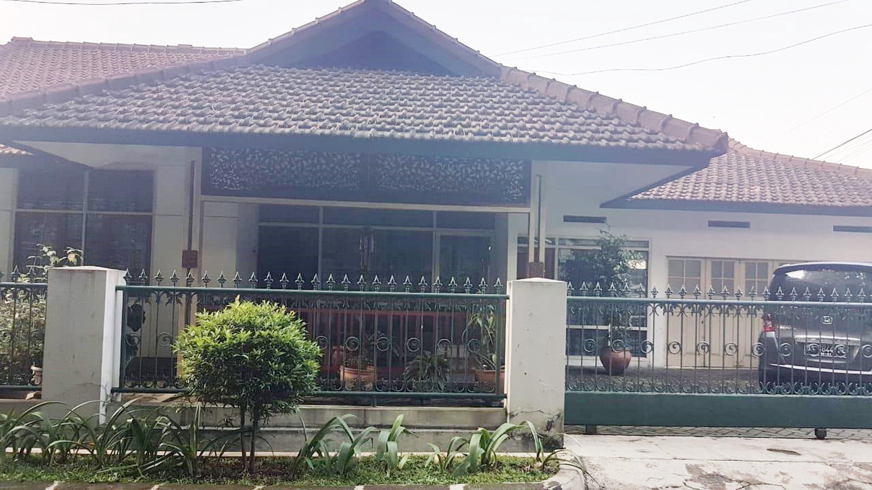 Rumah Siap Huni dengan Hunian Asri & Dalam Komplek @Bandung