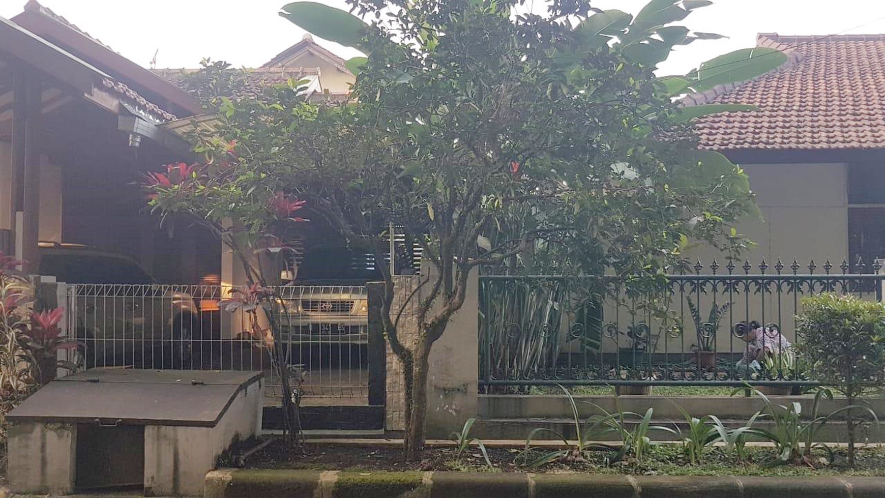 Rumah Siap Huni dengan Hunian Asri & Dalam Komplek @Bandung