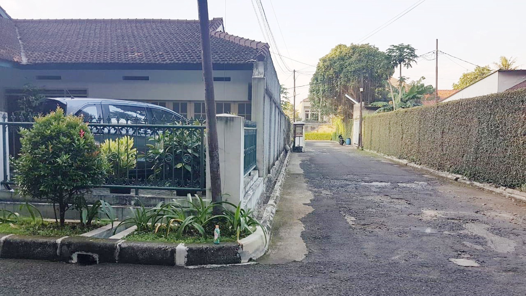 Rumah Siap Huni dengan Hunian Asri & Dalam Komplek @Bandung