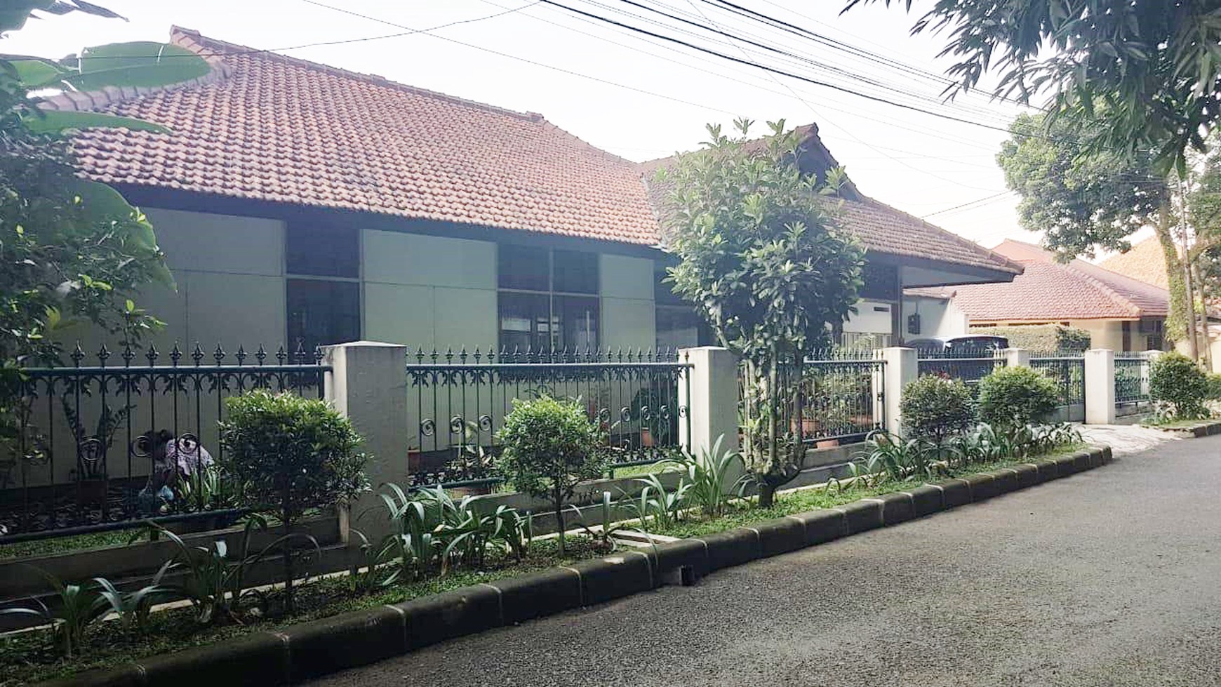 Rumah Siap Huni dengan Hunian Asri & Dalam Komplek @Bandung