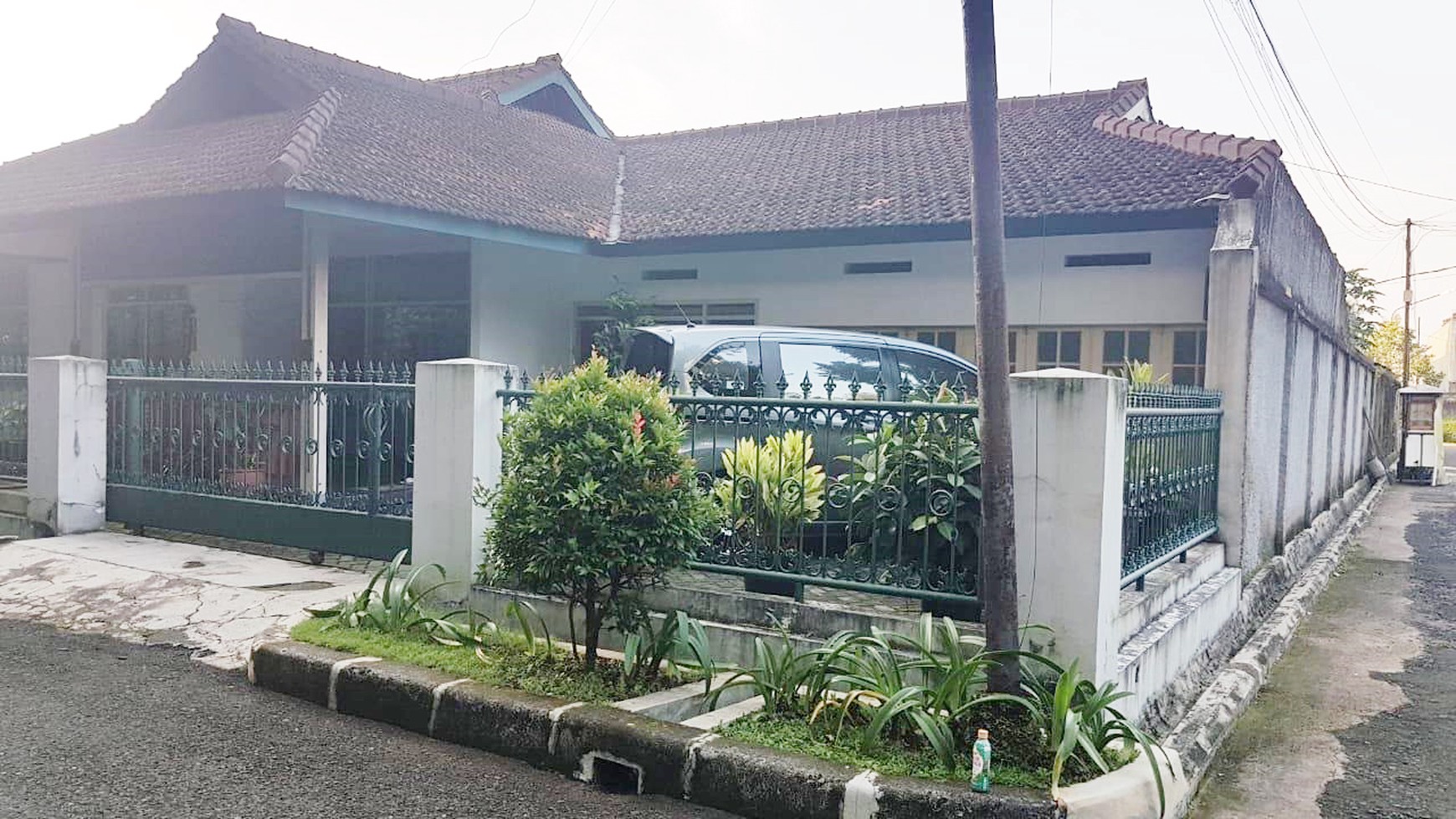 Rumah Siap Huni dengan Hunian Asri & Dalam Komplek @Bandung