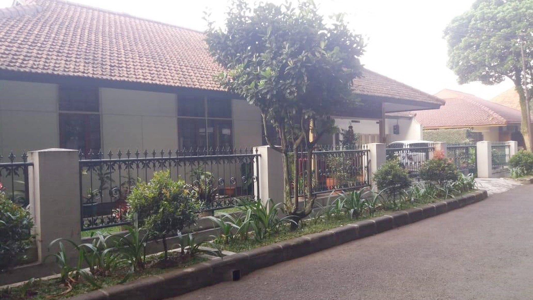 Rumah Siap Huni dengan Hunian Asri & Dalam Komplek @Bandung