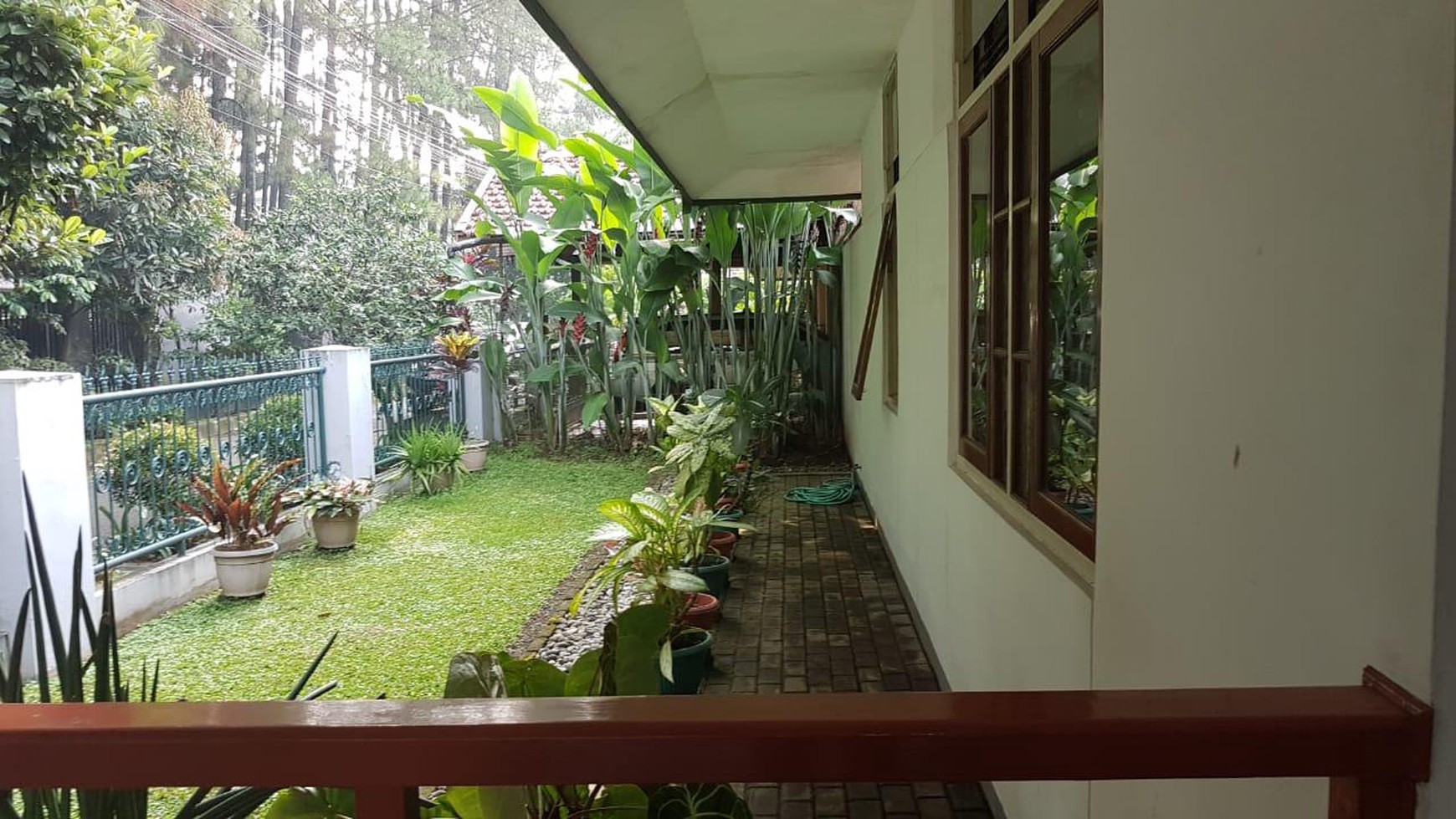 Rumah Siap Huni dengan Hunian Asri & Dalam Komplek @Bandung