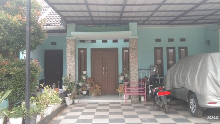 Rumah Asri Terawat di jl Cendrawasih, Bandung