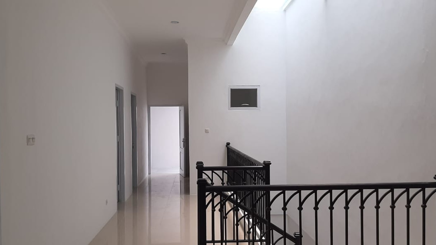 RUMAH MINIMALIS CANTIK HARGA BAGUS DI SEKTOR 2 BINTARO JAYA