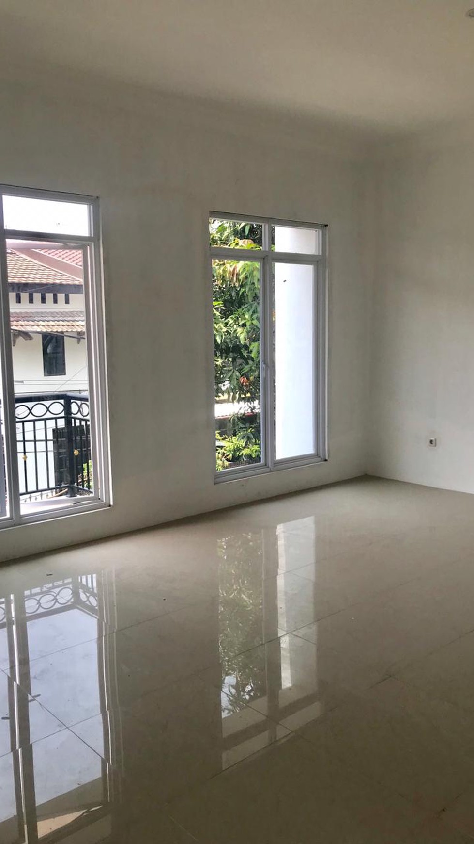 RUMAH MINIMALIS CANTIK HARGA BAGUS DI SEKTOR 2 BINTARO JAYA