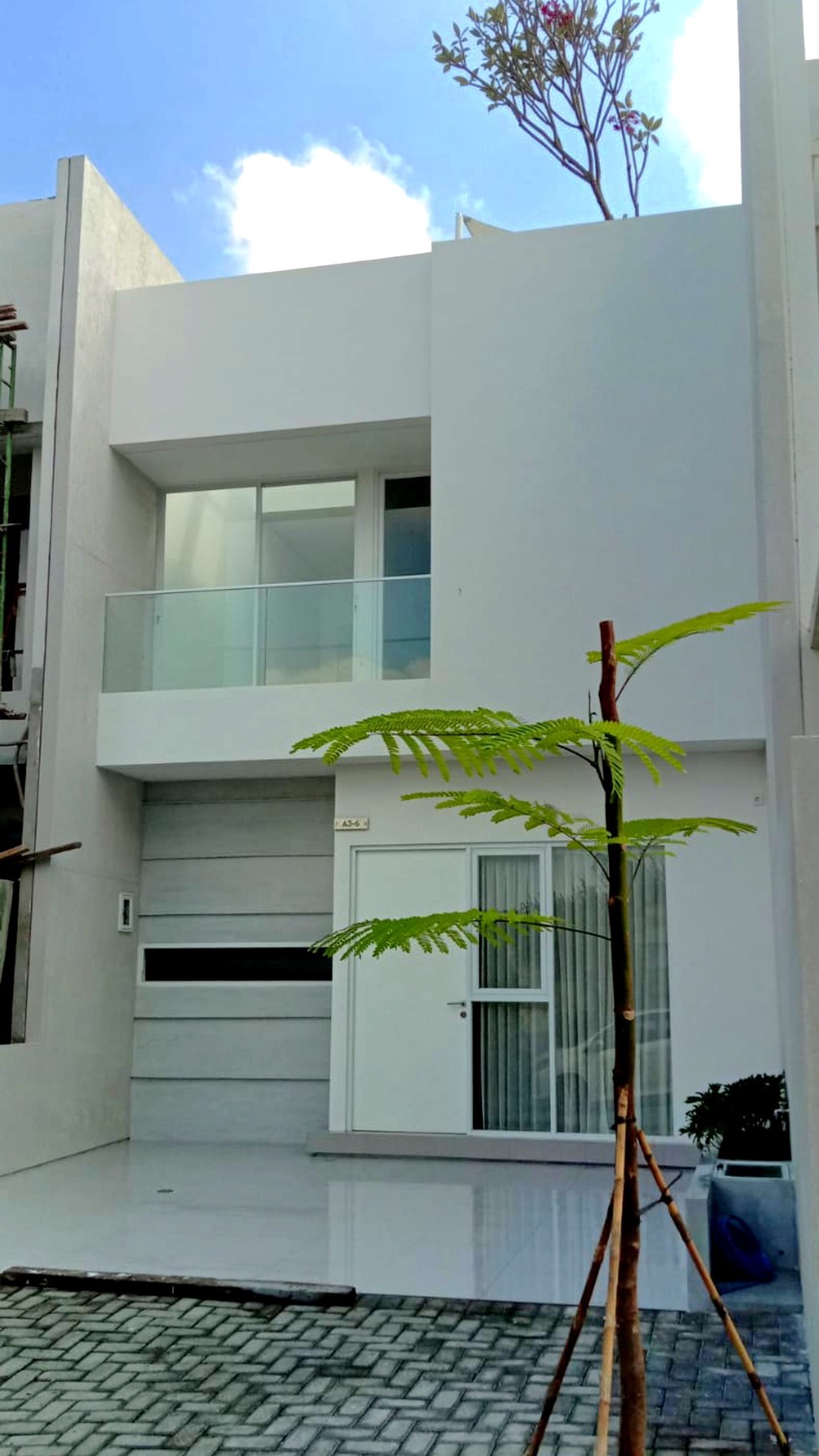 Dijual Rumah Baru Taman Puspa Raya  Citraland Surabaya Barat NEW ROOFTOP Garden + BONUS : Semi Furnished