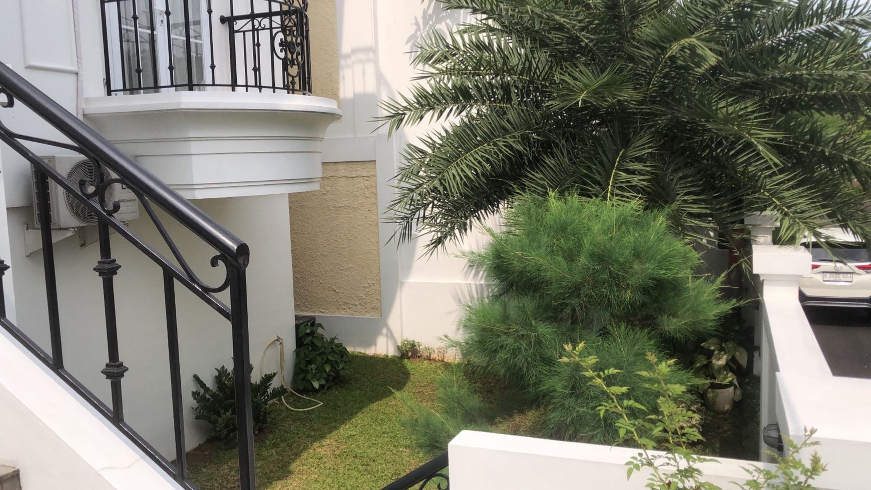 Dijual Rumah Mewah European Style Dalam Komplek Dekat Mampang 