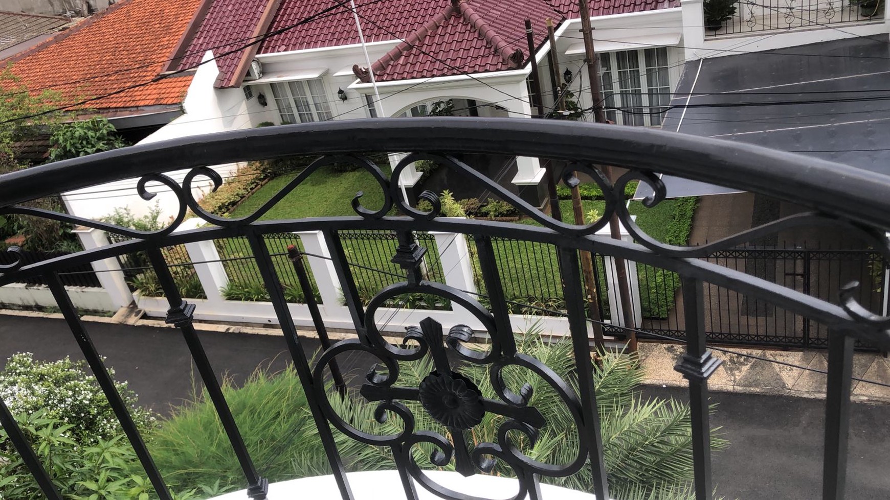 Dijual Rumah Mewah European Style Dalam Komplek Dekat Mampang 