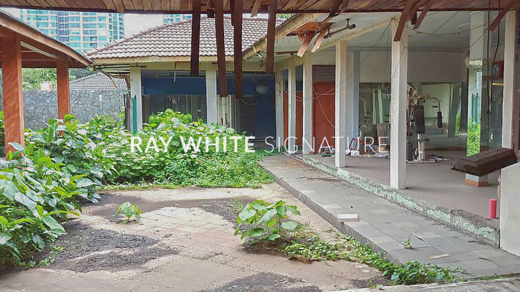 Dijual Rumah Zona Komersil di Kemang Raya Jakarta Selatan