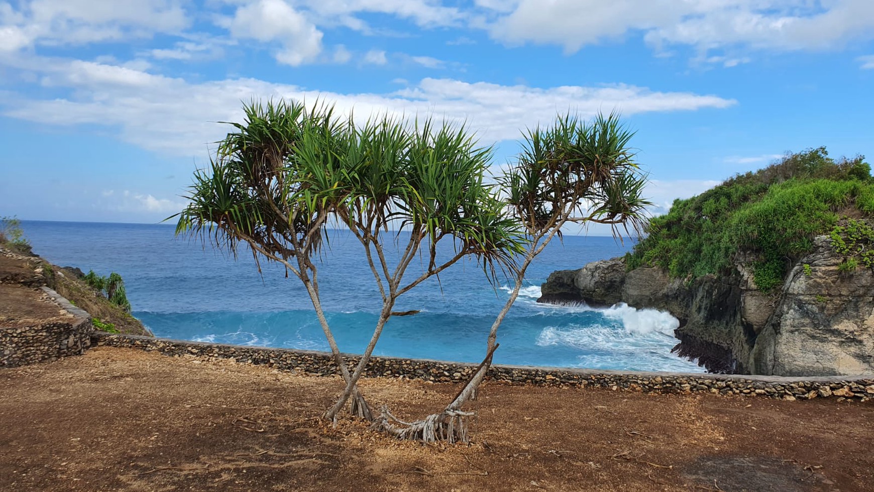 Freehold - Oceanfront Paradise Spectacular Land for Sale on Ceningan Island with Sunset Views