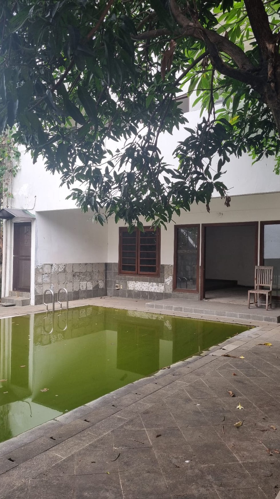 Rumah Kos-kosan dengan Kolam Renang di Lokasi Strategis Jl Kemang Timur, Jakarta Selatan 
