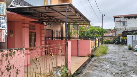 Rumah dijual di belakang hotel Aston