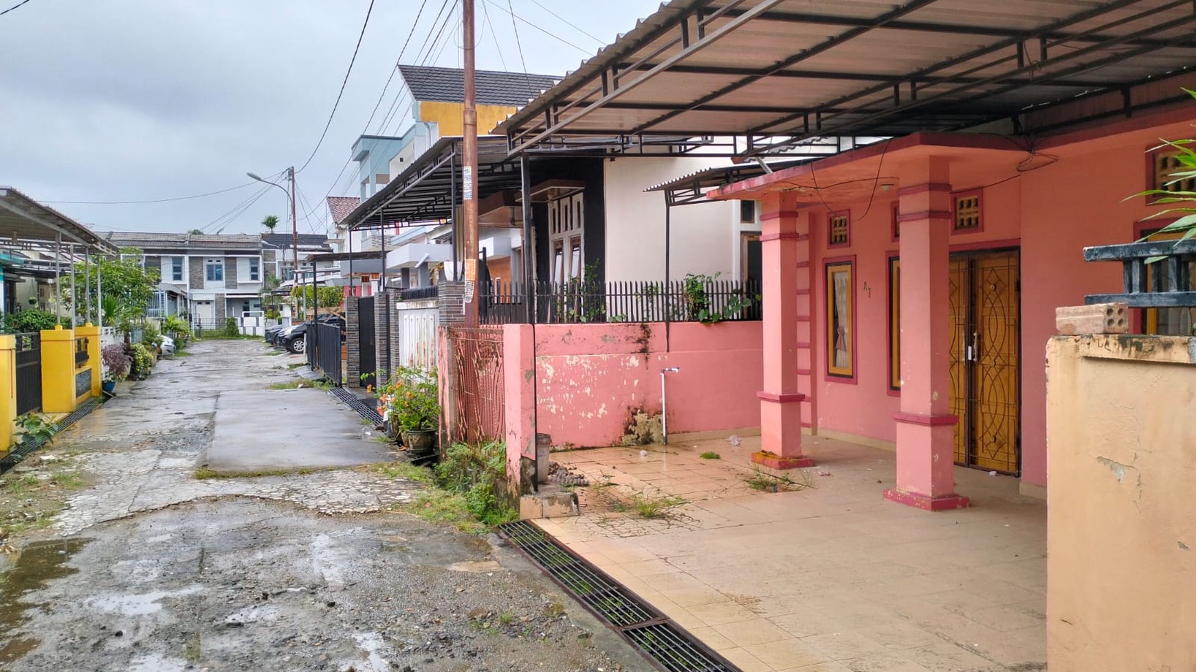 Rumah dijual di belakang hotel Aston