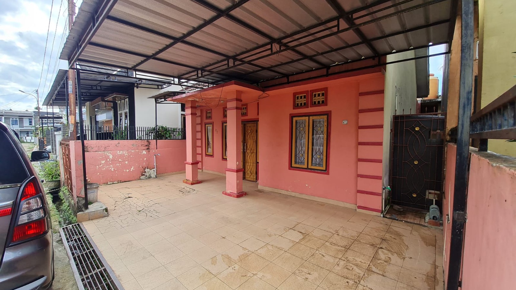 Rumah dijual di belakang hotel Aston