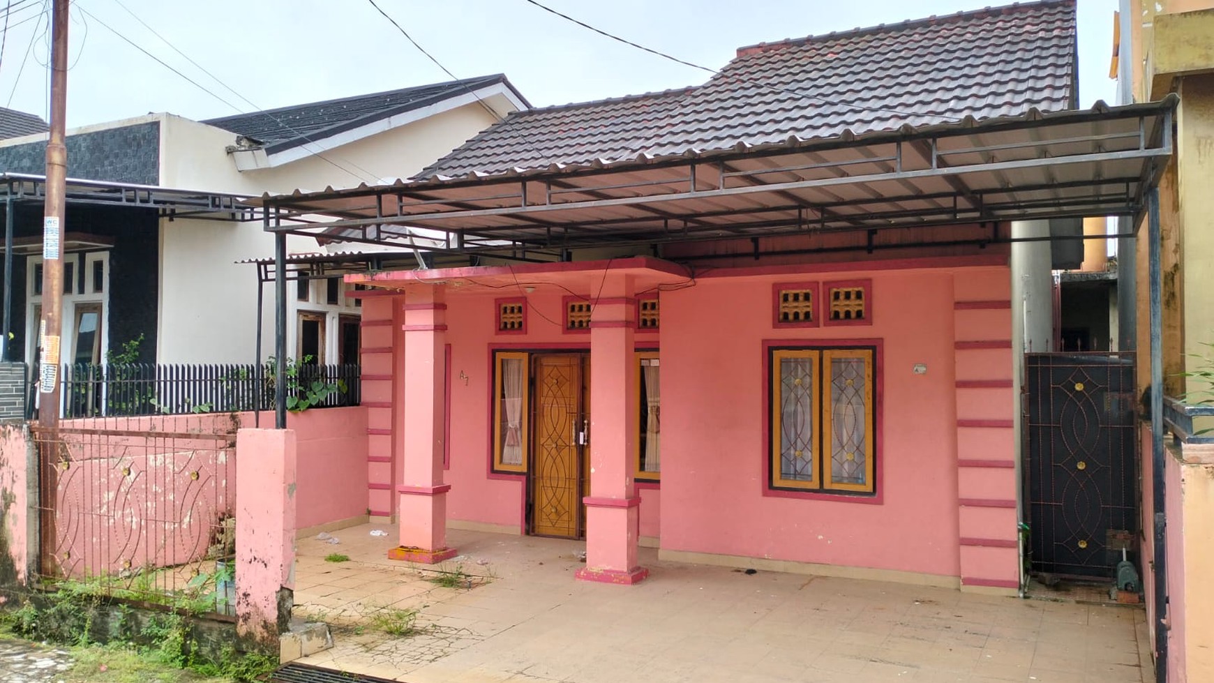 Rumah dijual di belakang hotel Aston