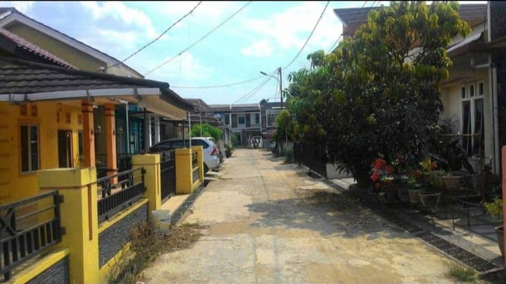 Rumah dijual di belakang hotel Aston