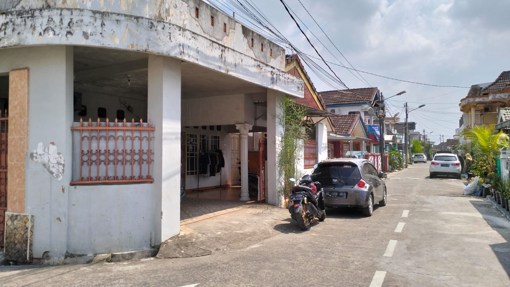 Rumah disewakan di bukit