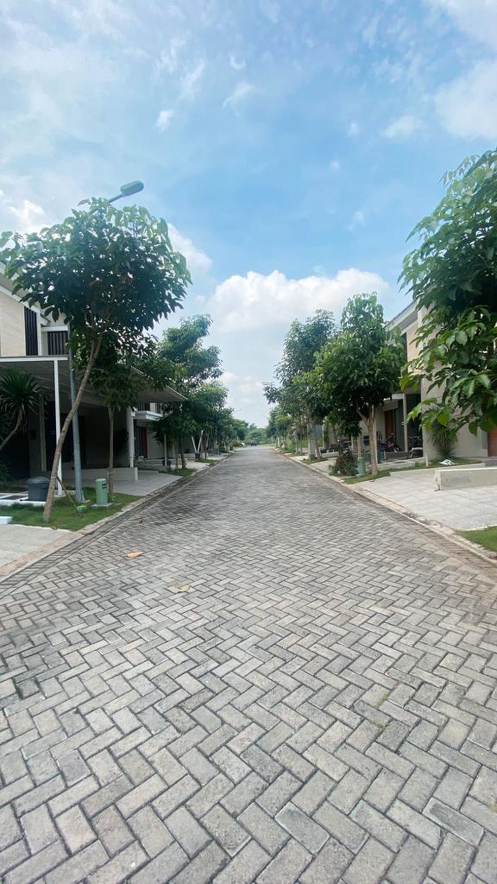 Rumah modern minimalis 2 lantai Citraland, Surabaya Barat