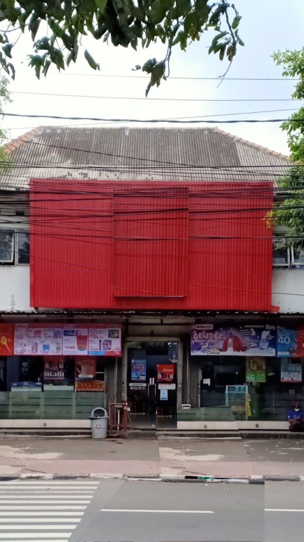 Sewa ruko jalan raya bekas minimarket di Garuda Raya, Kemayoran