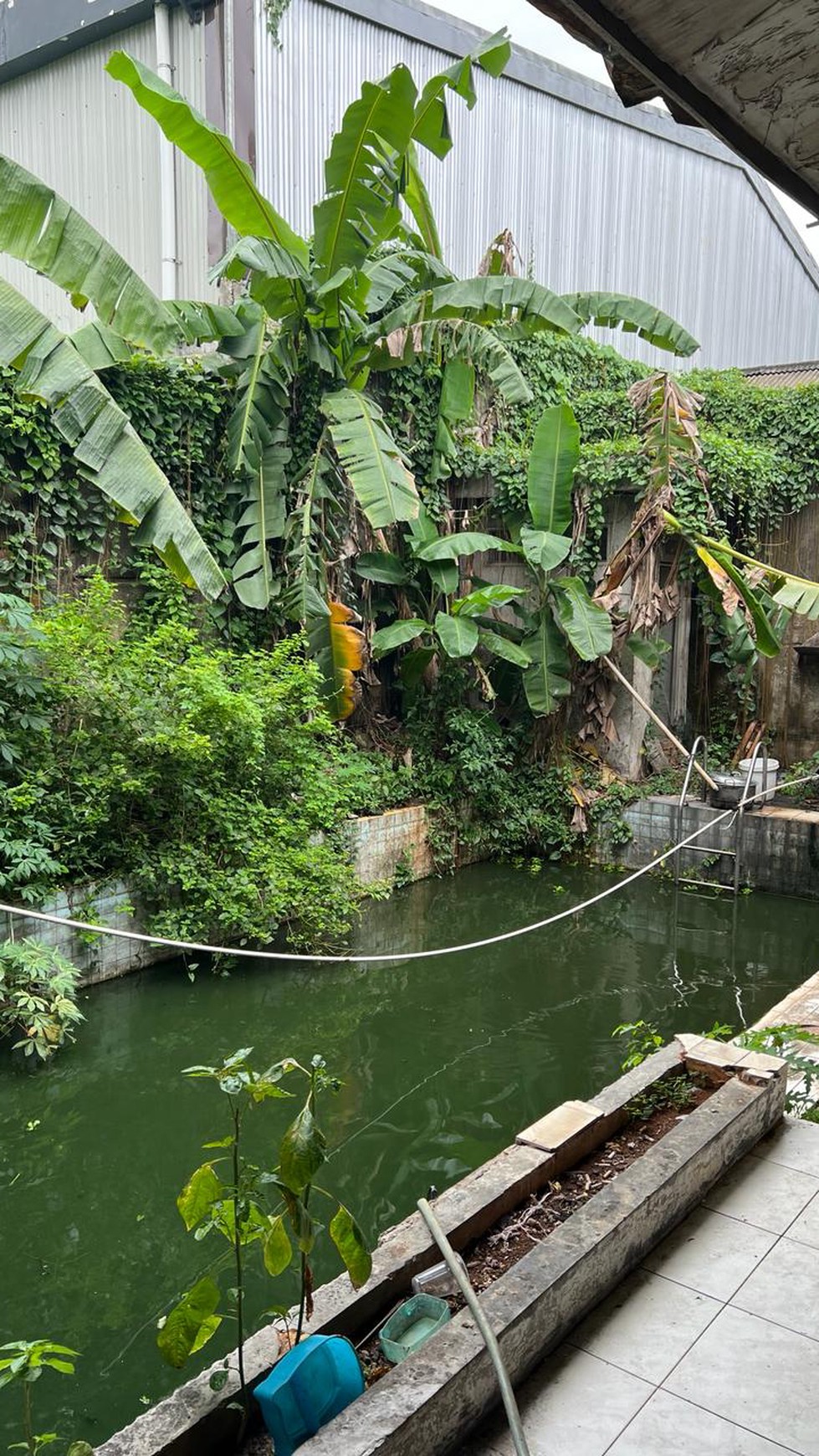 Rumah Tua Hitung Tanah di Prime Area Simprug Garden