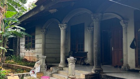 Rumah Tua Hitung Tanah di Prime Area Simprug Garden