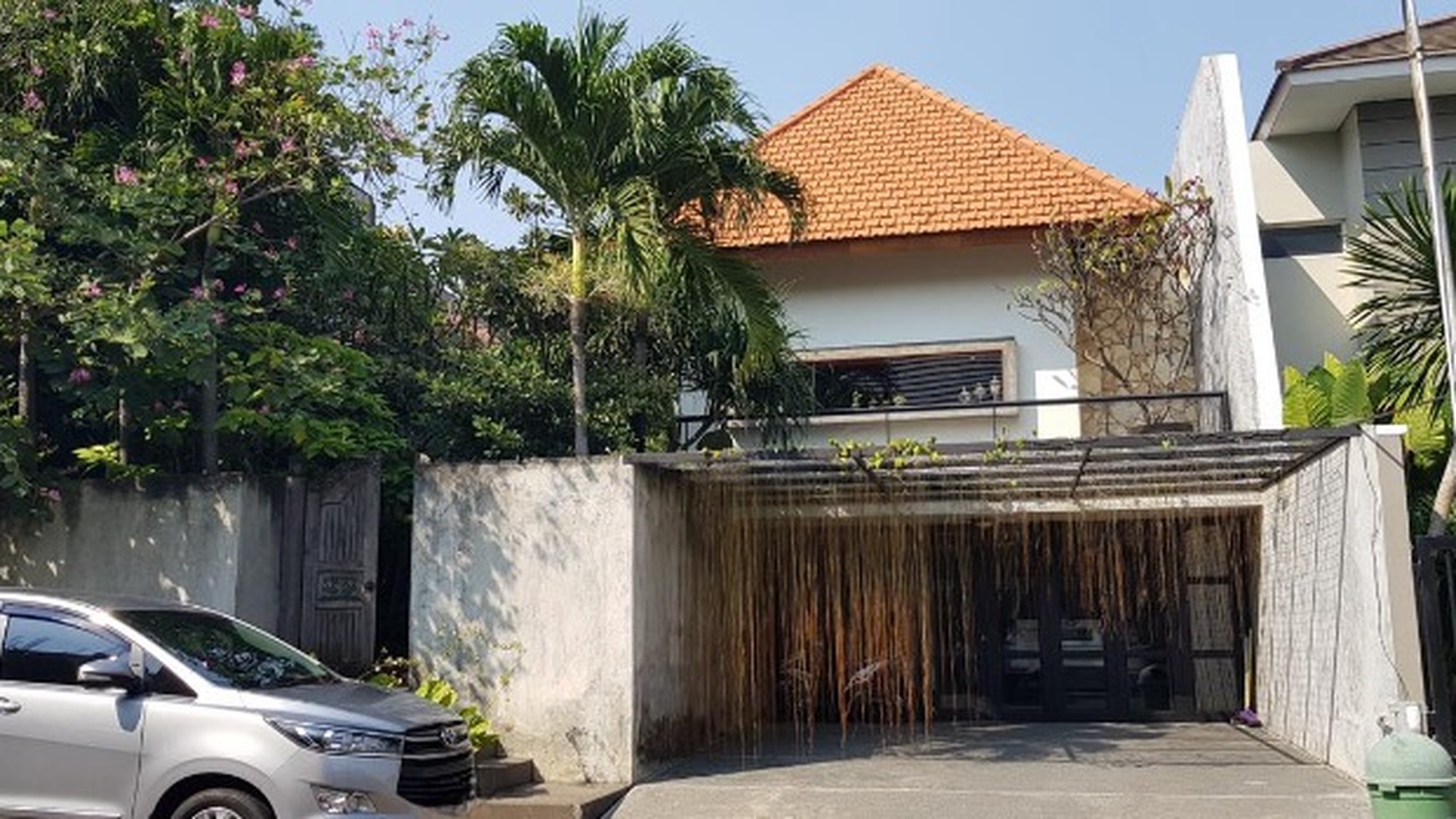 Dijual rumah Tropical @ mayjend sungkono, Surabaya Barat