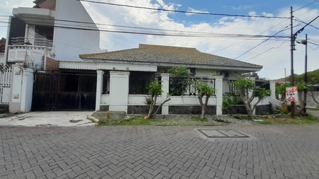 Rumah Hook Luas Jalan Raya Darmo Harapan Surabaya