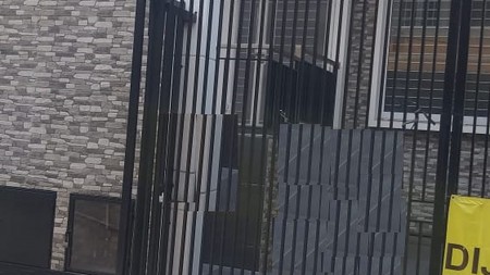 Rumah 3 lantai baru, minimalis, siap huni, aman dan nyaman