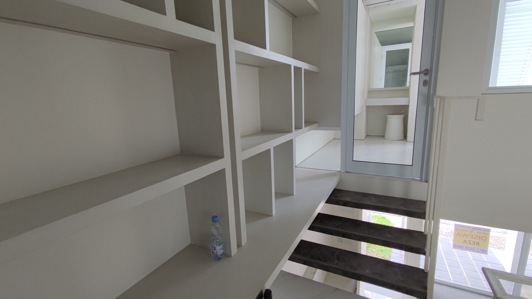 Termurah. Rumah minimalis modern Tabebuya Inspirahaus, BSD