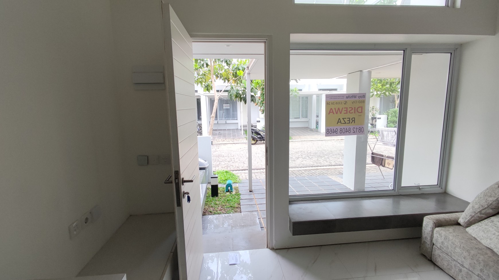 Termurah. Rumah minimalis modern Tabebuya Inspirahaus, BSD