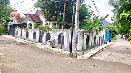 Rumah dengan Tanah Luas di Villa Pamulang, Pondok Benda