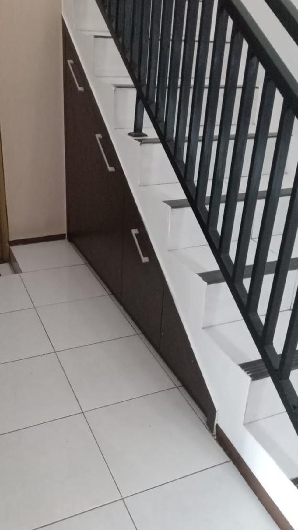 Dijual Rumah 2 lantai di Kejaksaan, Kreo Tangerang