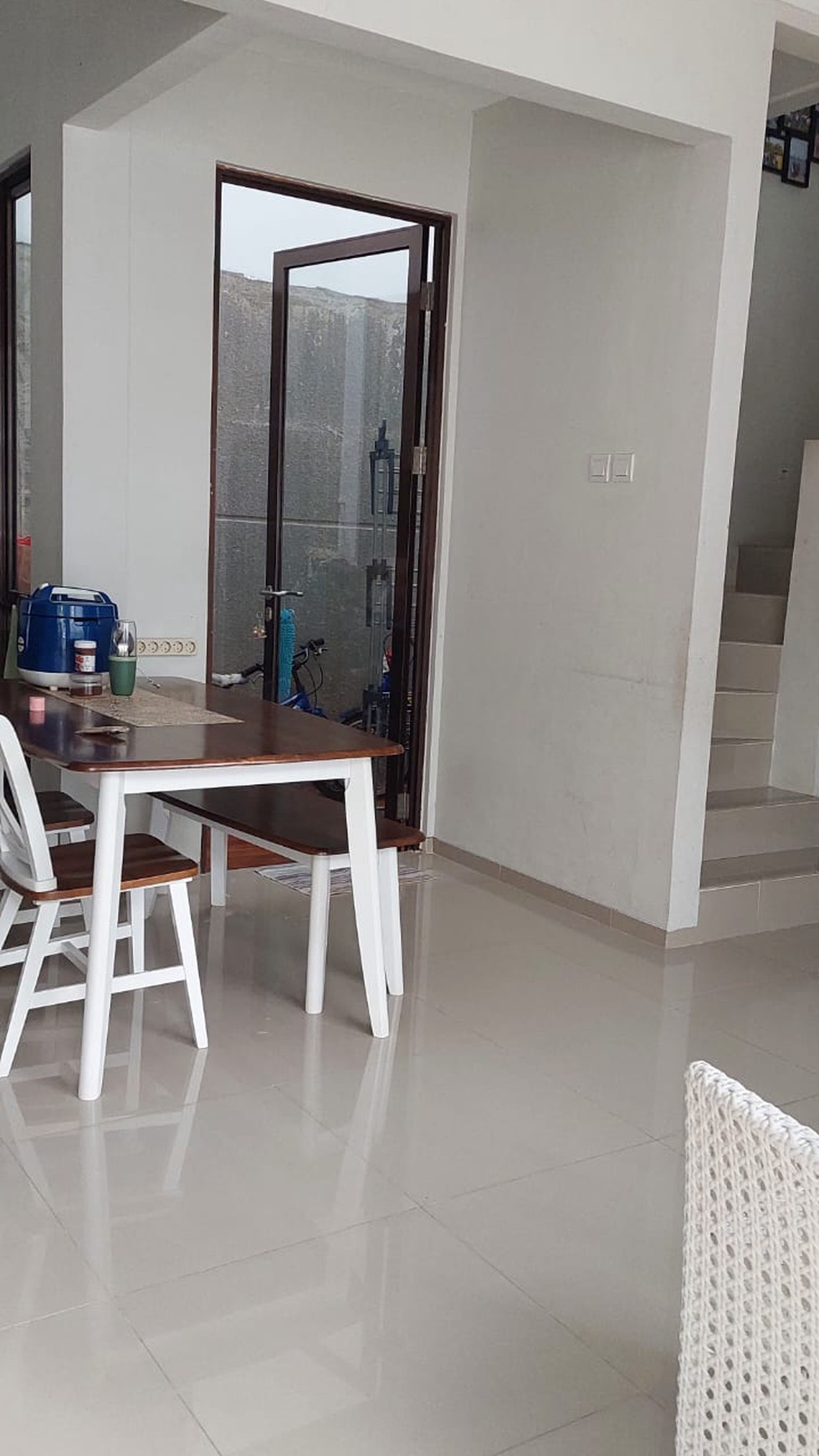 Rumah Minimalis Modern di Cluster Linea Graha Raya Bintaro