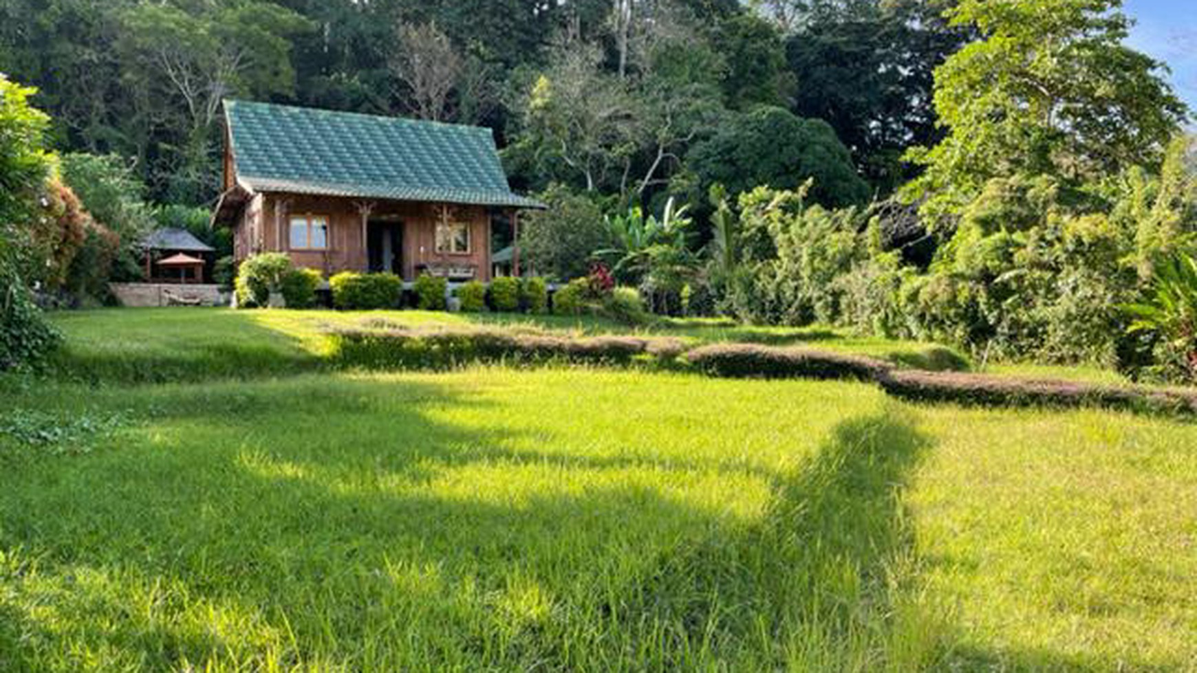 Leasehold - Tranquil Retreat Serene Cottage Living Amidst Nature's Embrace