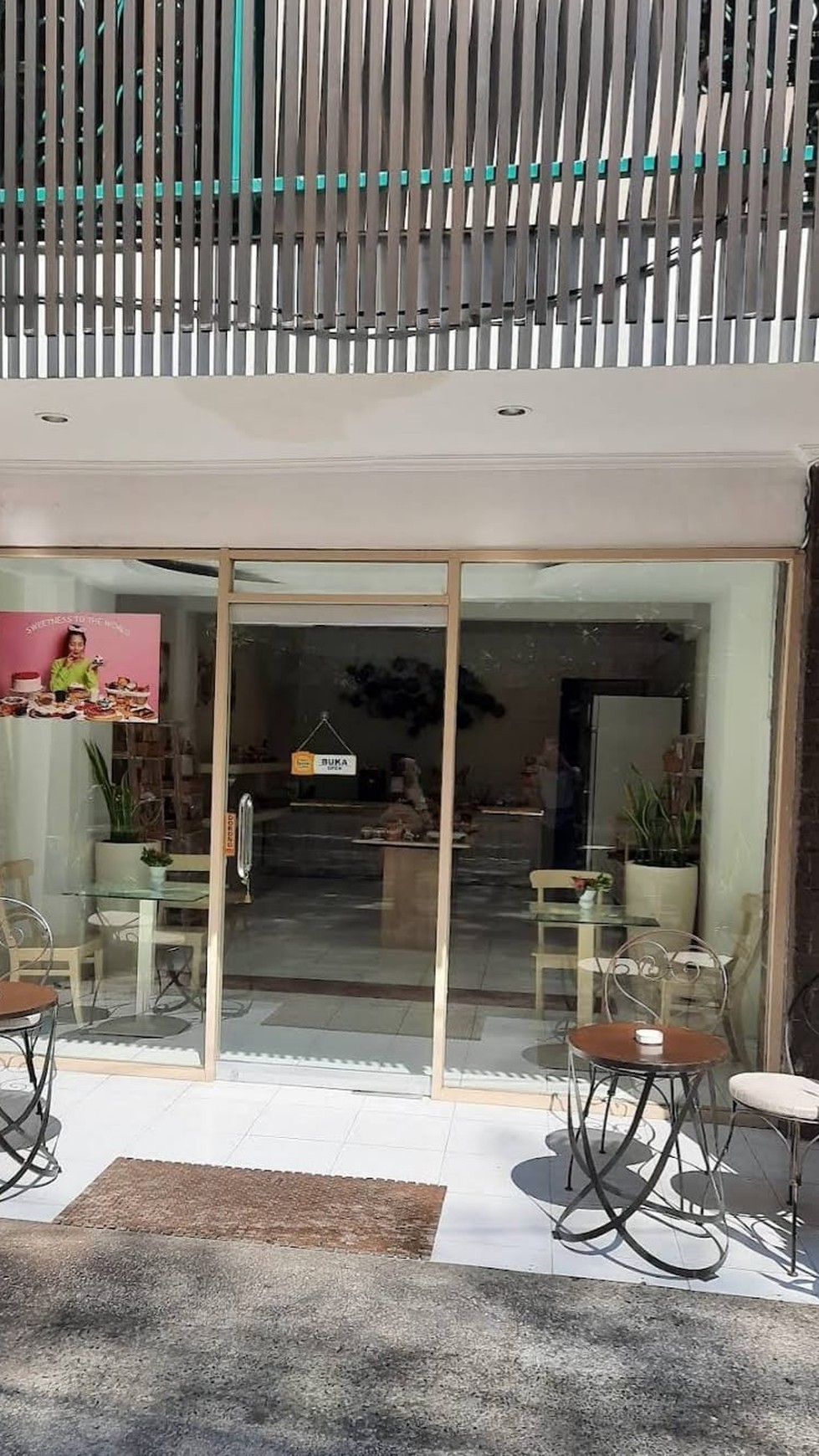 Shop for rent in main road Legian