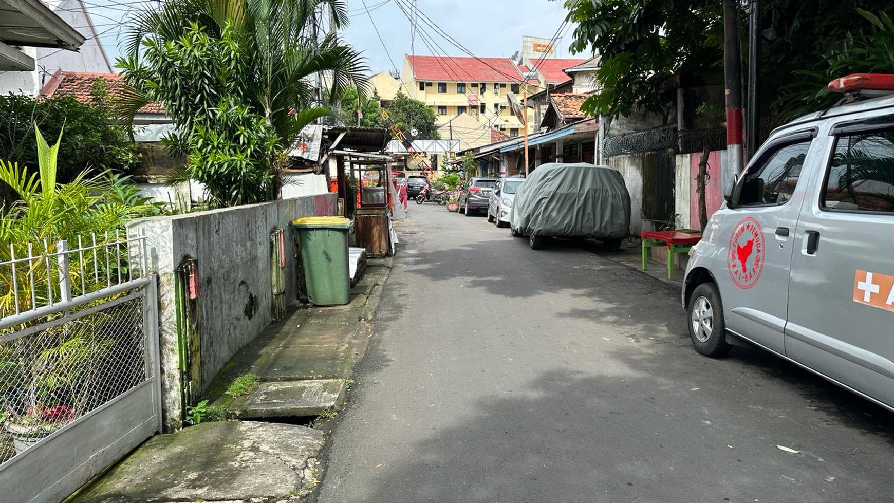 Dijual Rumah Tua Daerah Komersial Lokasi Strategis dekat Patung Kuda Senen Jakarta Pusat