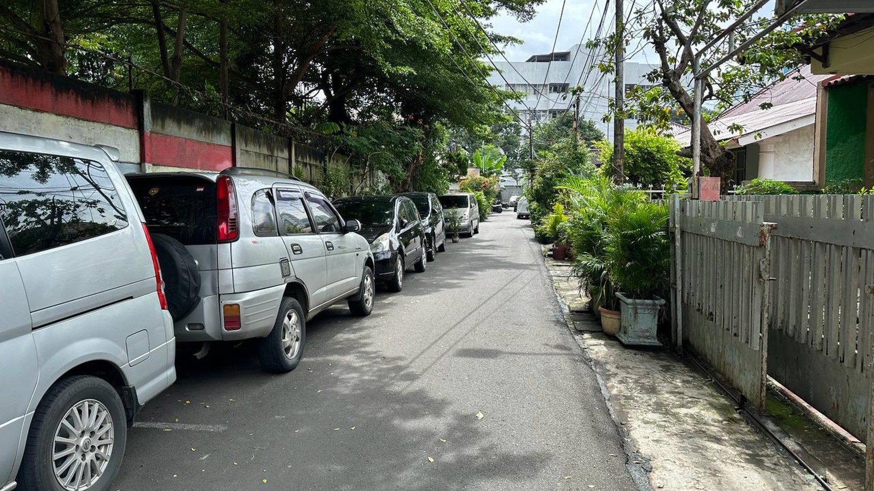 Dijual Rumah Tua Daerah Komersial Lokasi Strategis dekat Patung Kuda Senen Jakarta Pusat