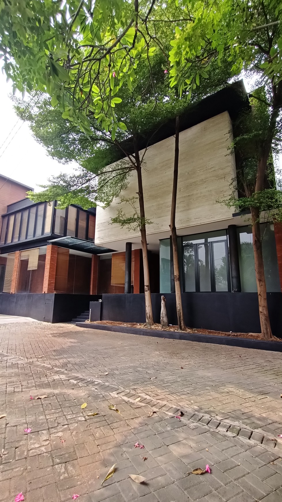 Modern Kontemporer House At Good Area, Kebayoran Lama, South Jakarta 