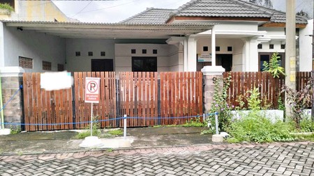 Rumah di Nginden Intan Timur Surabaya Timur, Bagus + Terawat, Row Jalan Lebar (8 meter)