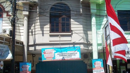 Ruko di Rungkut Mapan Utara Surabaya Timur, 2 Lantai, Hadap Utara, Lingkungan padat & ramai, cocok untuk usaha apapun !!! - NH -