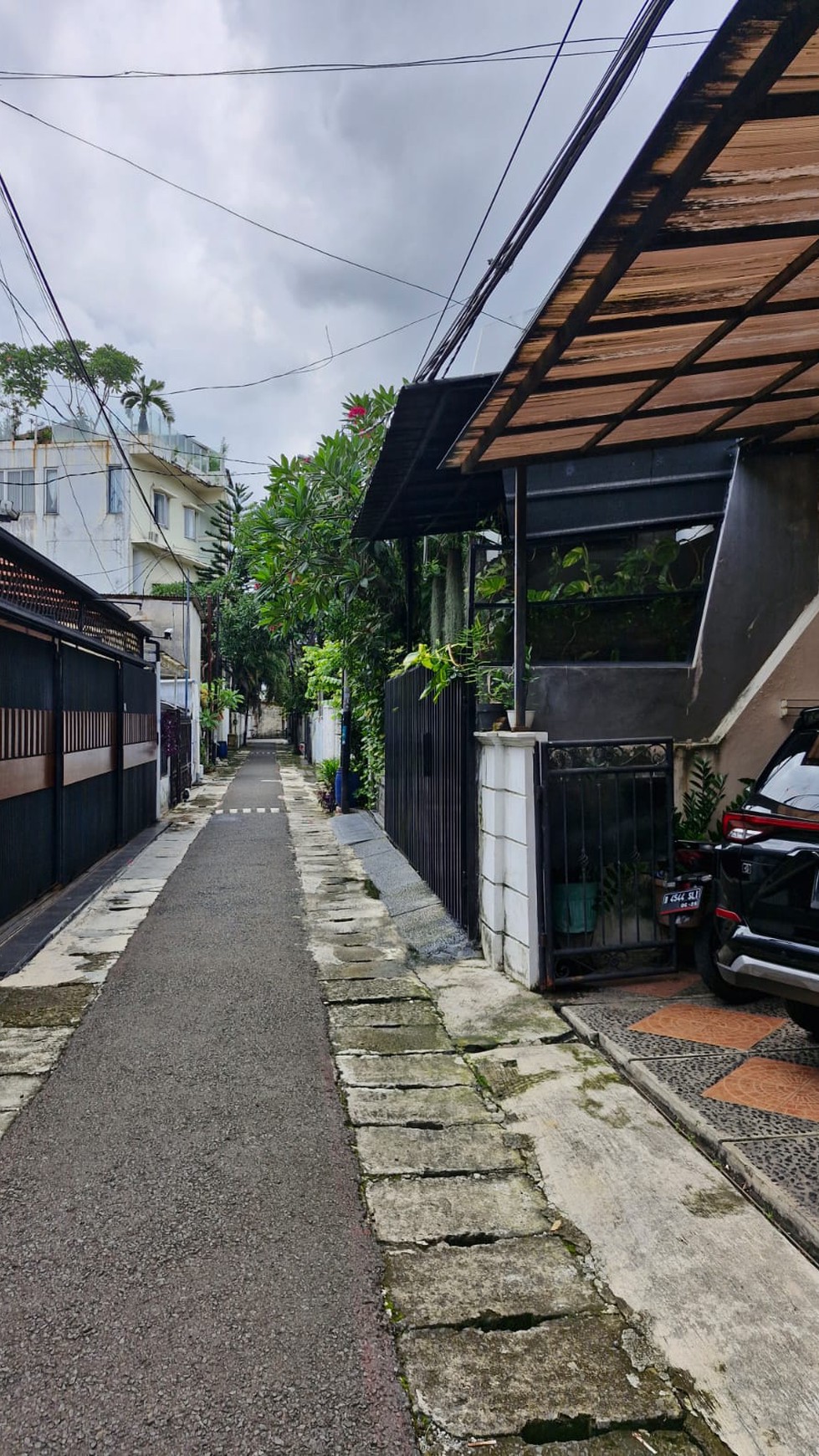 Rumah di Jual lokasi tenang, lokasi strategis, dekat MRT Duku Atas di Jl. Juana, Menteng, Jakarta Pusat