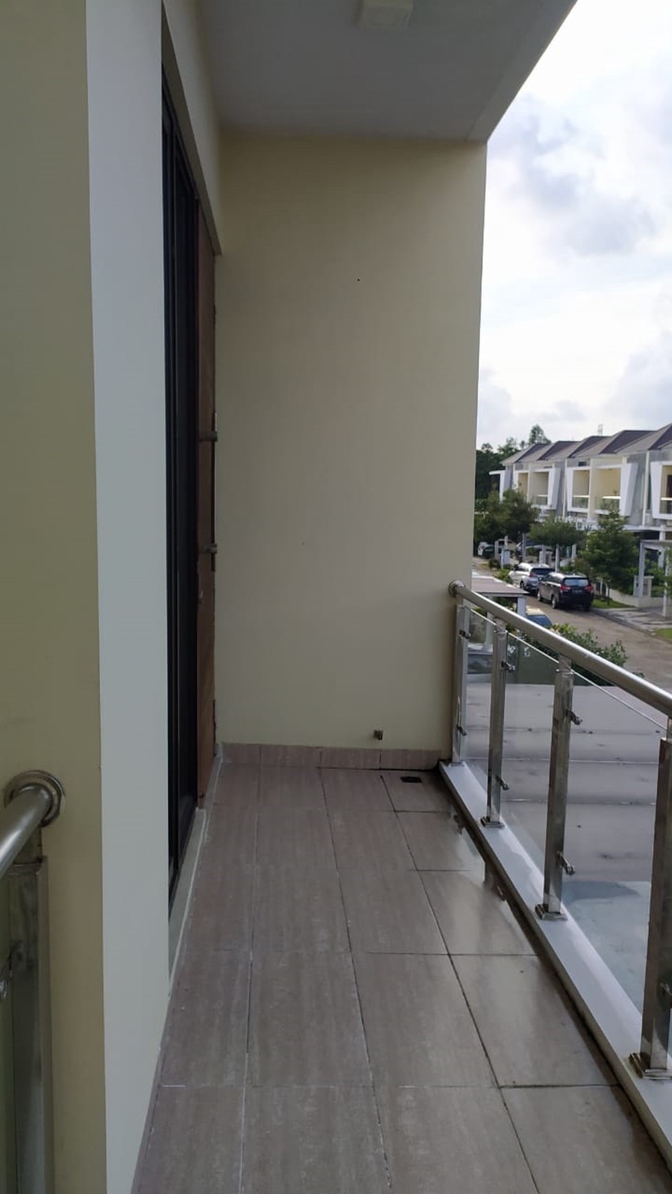 Dijual rumah renov 2 lantai di Harapan Indah, Bekasi Barat