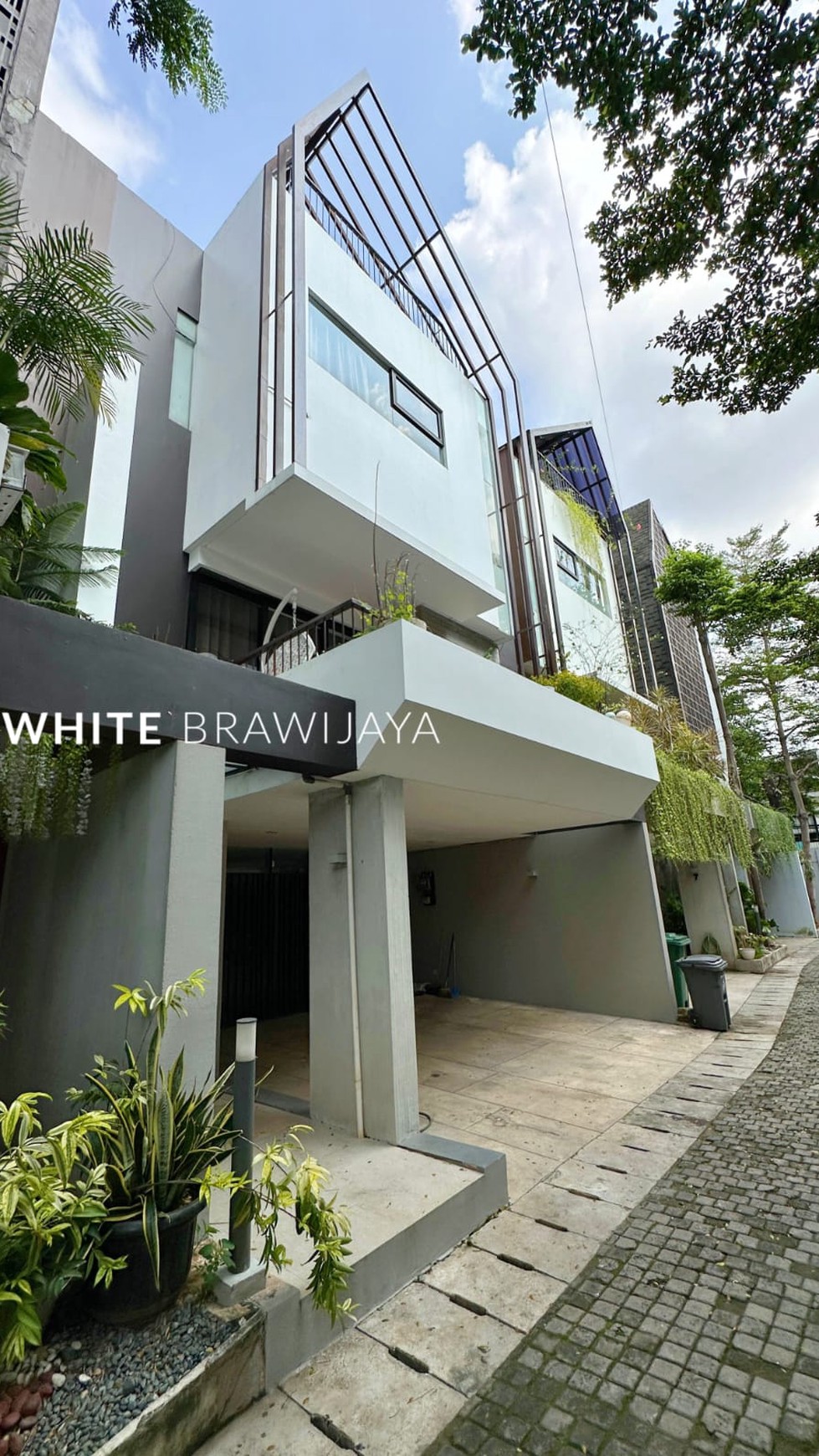 Townhouse dalam Cluster Lingkungan Tenang Area Bangka Kemang