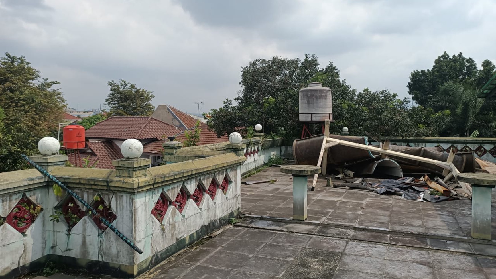 Di Jual Rumah Tua Hitung Tanah di Jl Samboja Komplek Kota Paris Bogor Barat