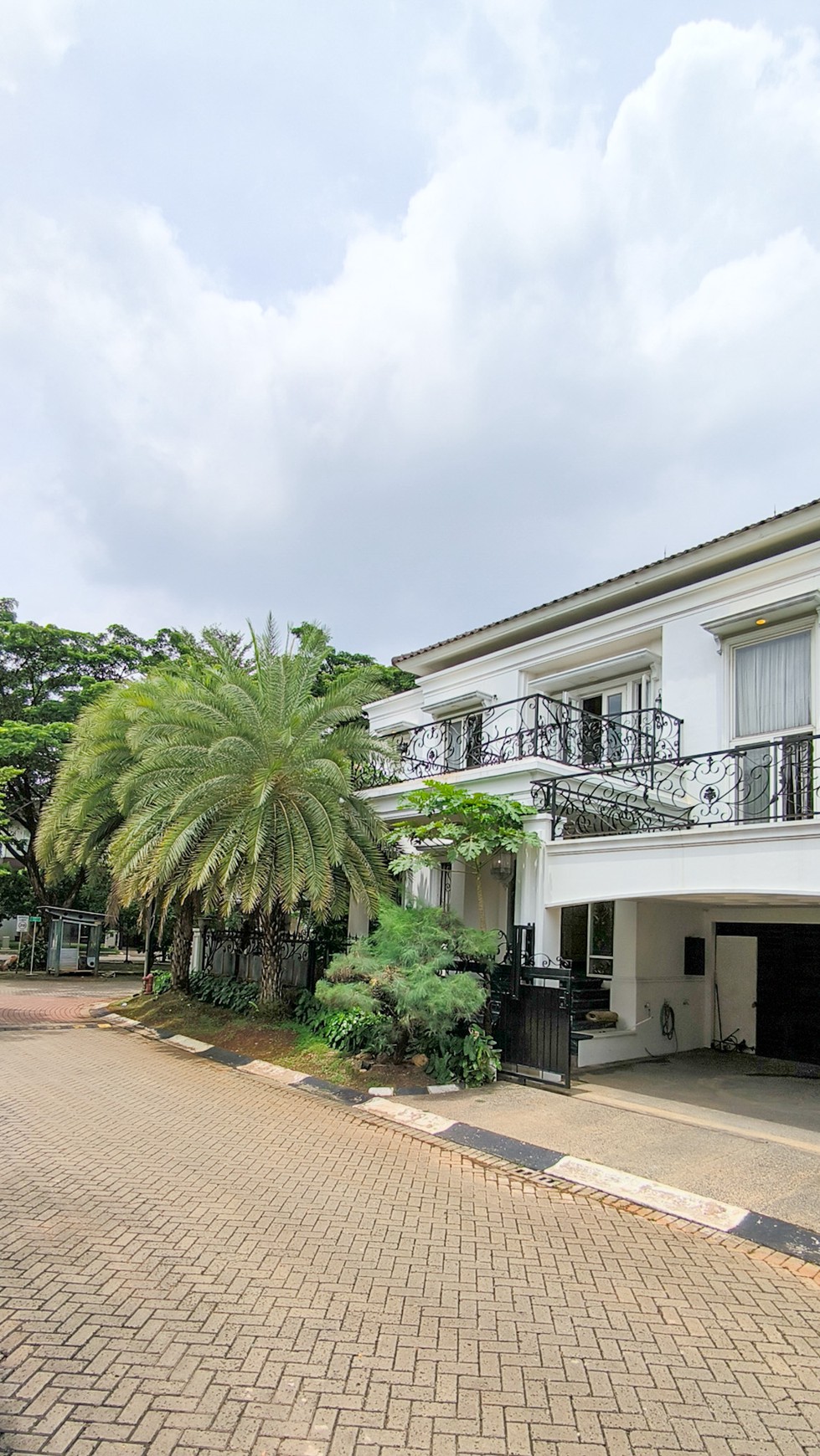 Rumah di Kebayoran Bintaro, Modern dan Mewah di Sektor 7