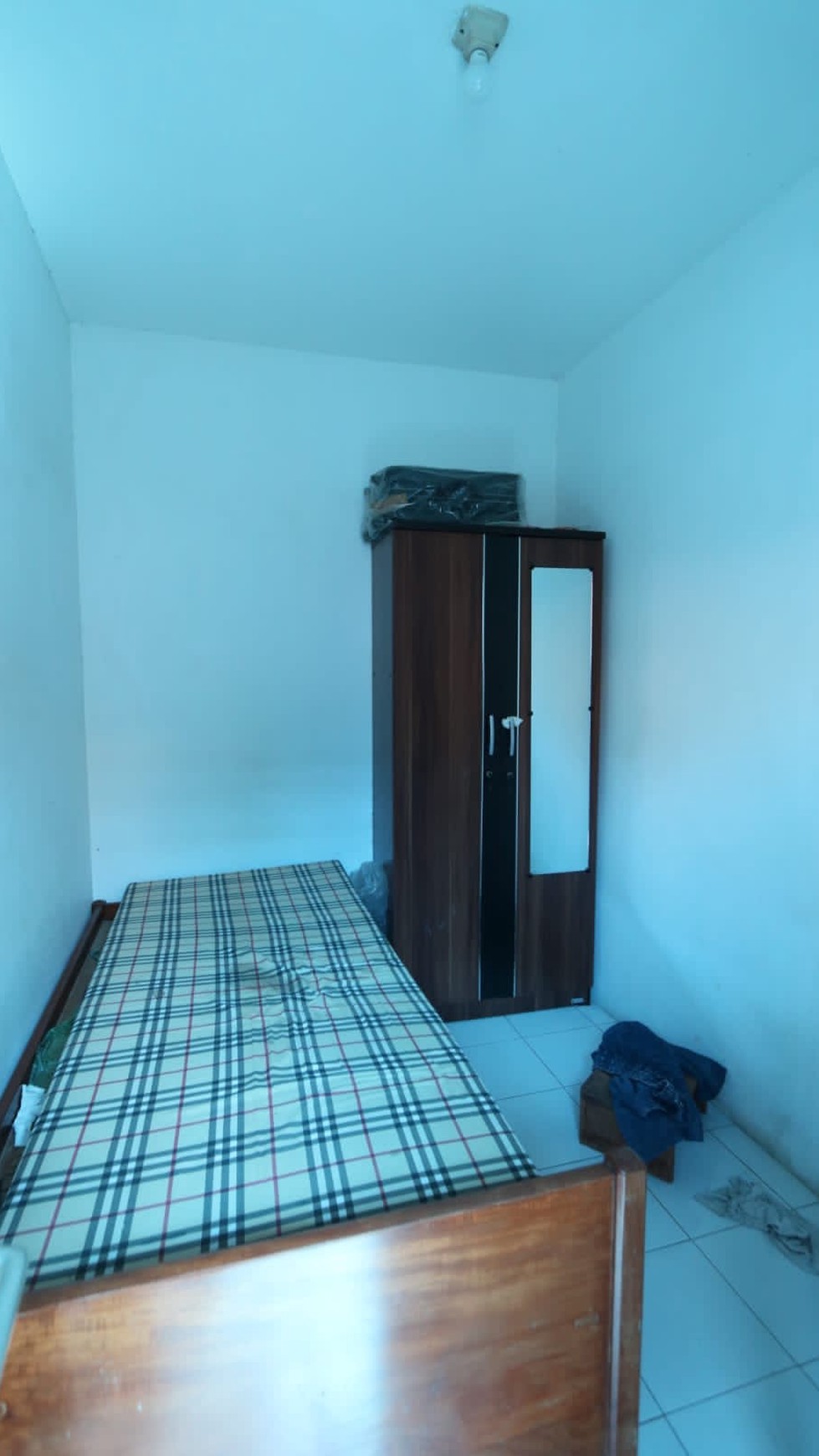 DIJUAL RUMAH NYAMAN DI RAFFLES HILLS CIBUBUR HANYA 900 METER DARI EXIT TOL CIBUBUR,  2,2 KM KE STASIUN LRT / A  Cozy House For Sale in Raffles Hills Cibubur