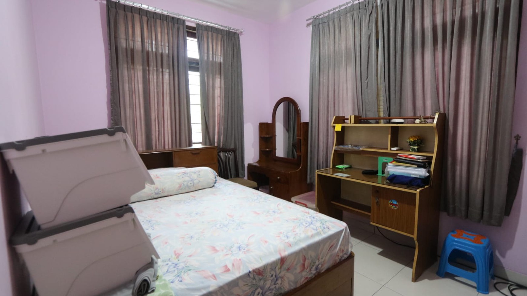 DIJUAL RUMAH NYAMAN DI RAFFLES HILLS CIBUBUR HANYA 900 METER DARI EXIT TOL CIBUBUR,  2,2 KM KE STASIUN LRT / A  Cozy House For Sale in Raffles Hills Cibubur