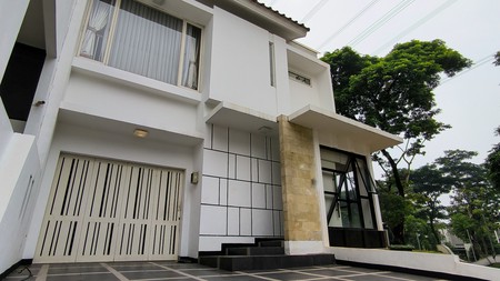 Rumah di Kebayoran Bintaro, Hoek, Sektor 7 Bintaro 